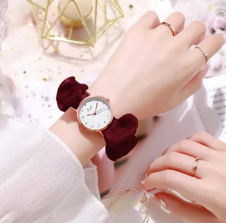 Women's Quartz Water Resistant Round Analogue Watch - 1 Pc